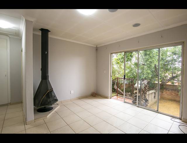 2 BEDROOM TOWNHOUSE TO LET IN WILGEHEUWEL
